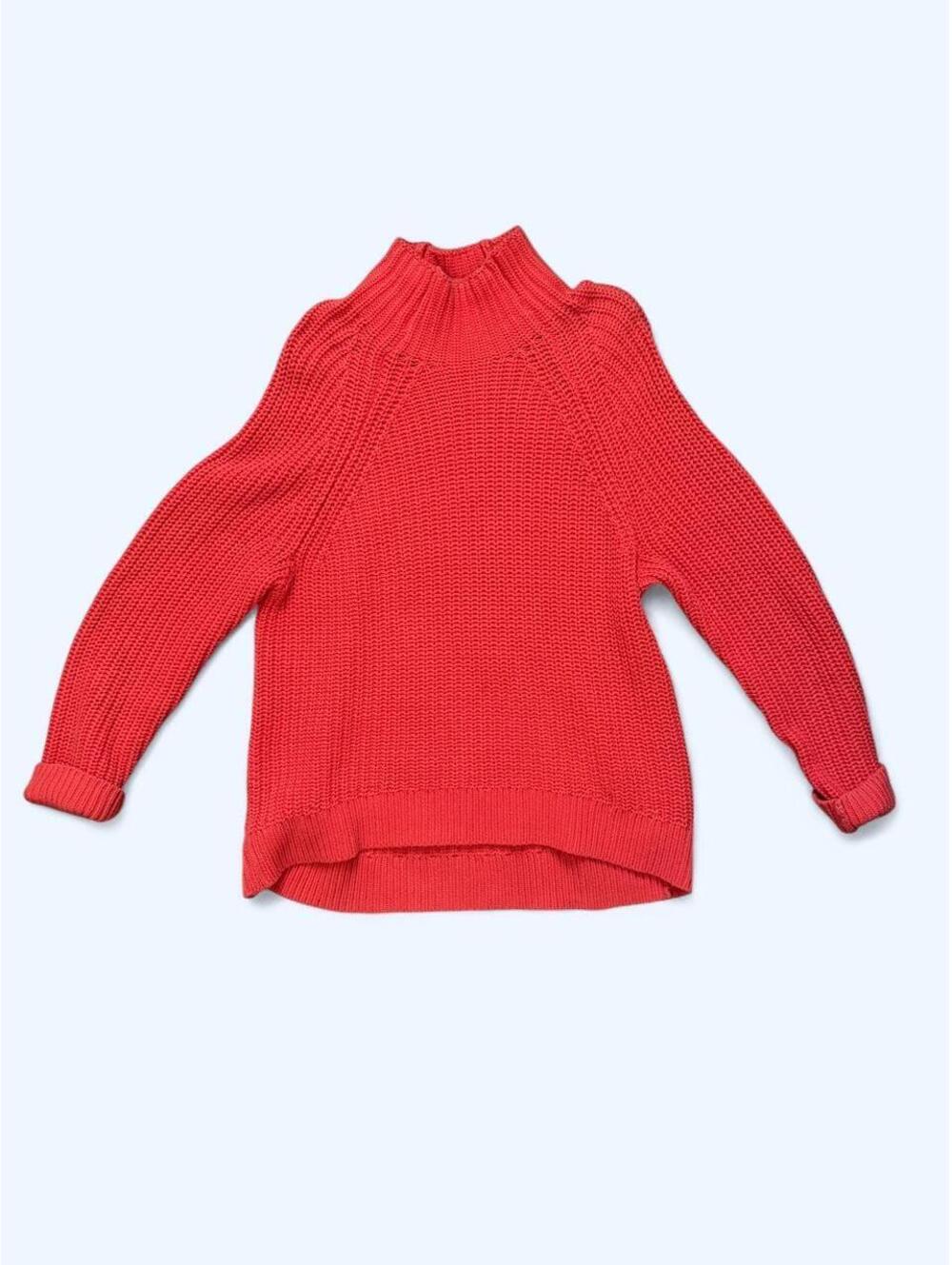 Red Gap sweater in a L